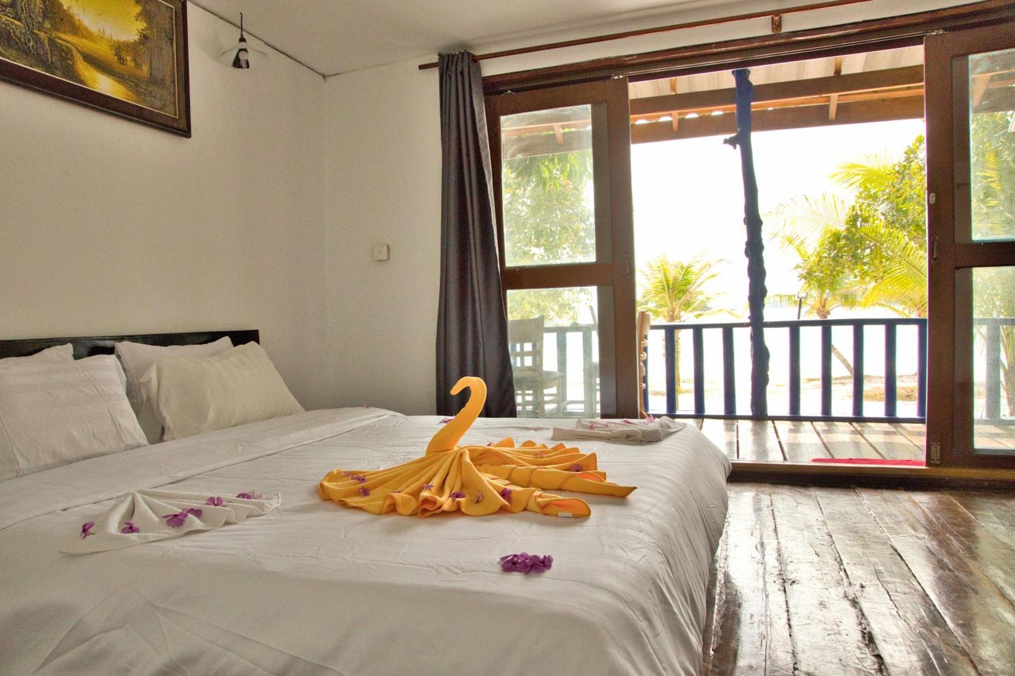 Koh Rong Beach Hostel And Bungalows Kaoh Touch Екстериор снимка