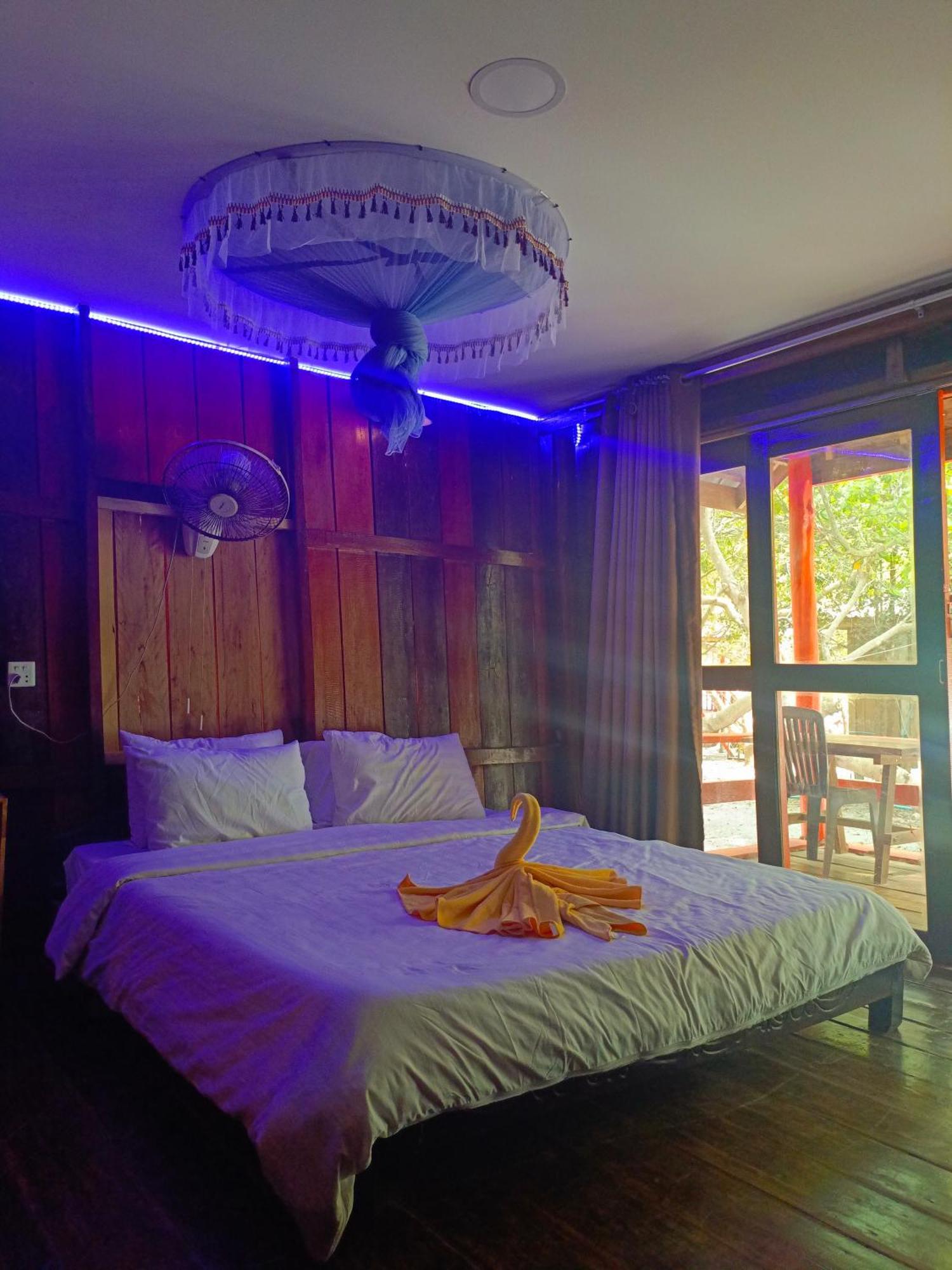 Koh Rong Beach Hostel And Bungalows Kaoh Touch Екстериор снимка